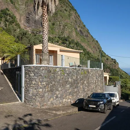 Casa Da Fajã Do Amo By An Island *