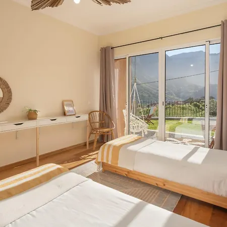 Holiday home Casa Da Faja Do Amo Sea View And Jacuzzi By An Island