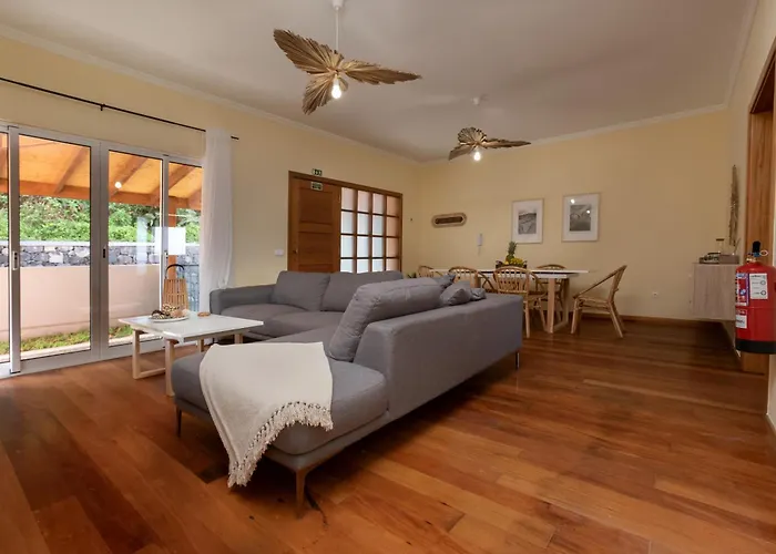 Casa de Férias Casa Da Fajã Do Amo By An Island