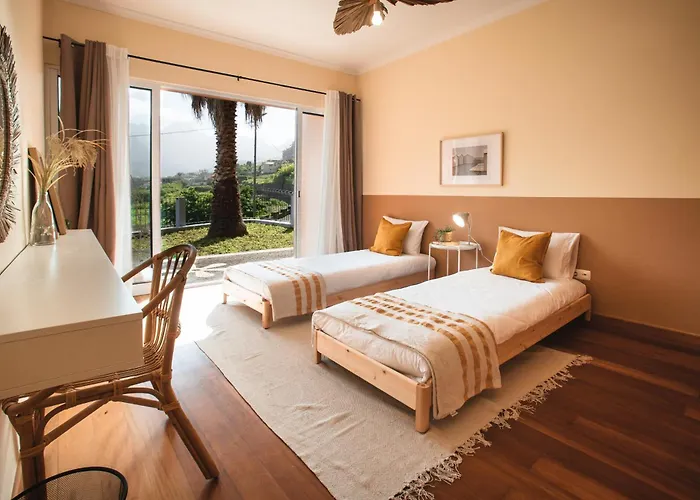 Casa Da Fajã Do Amo By An Island